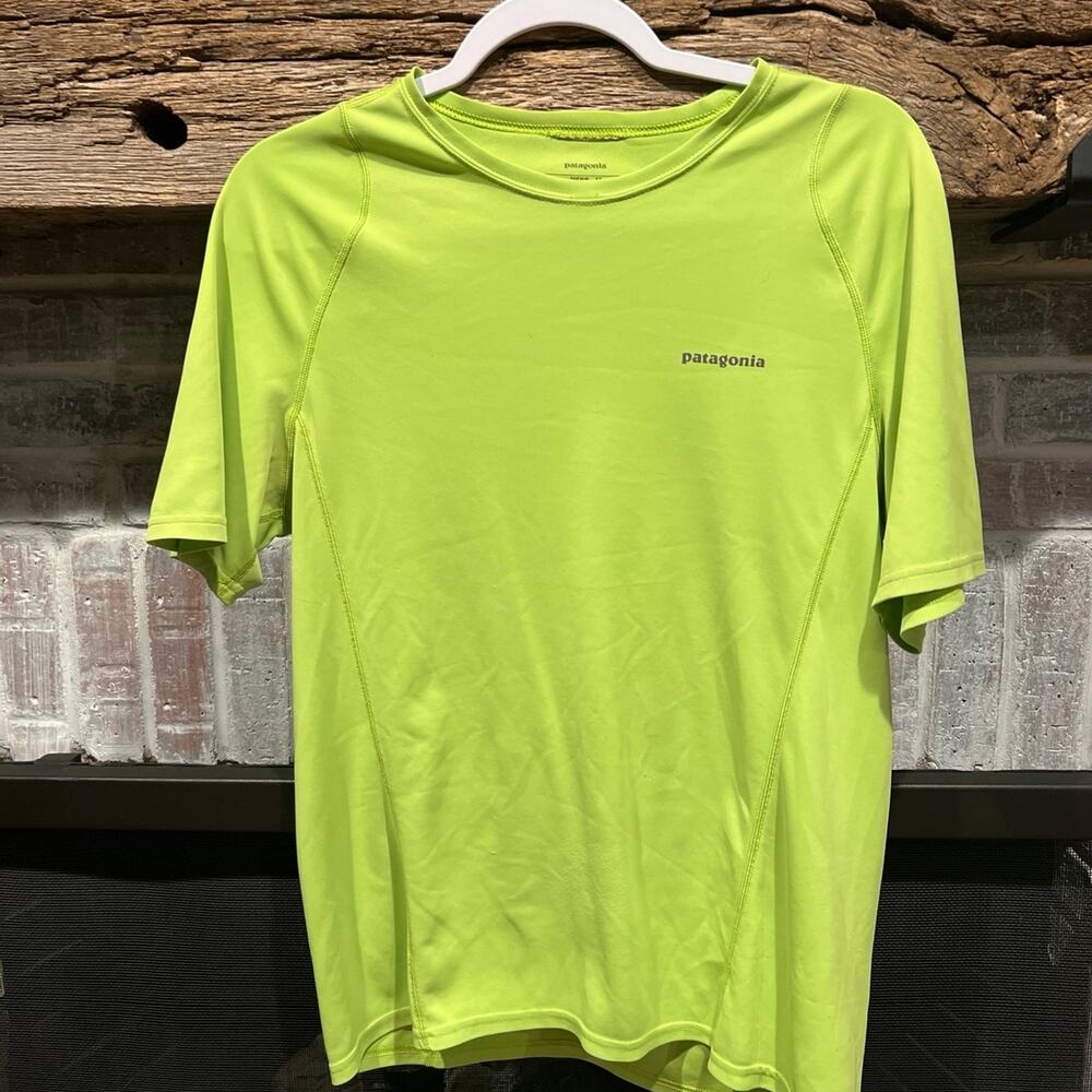 Patagonia men’s green short sleeve size medium